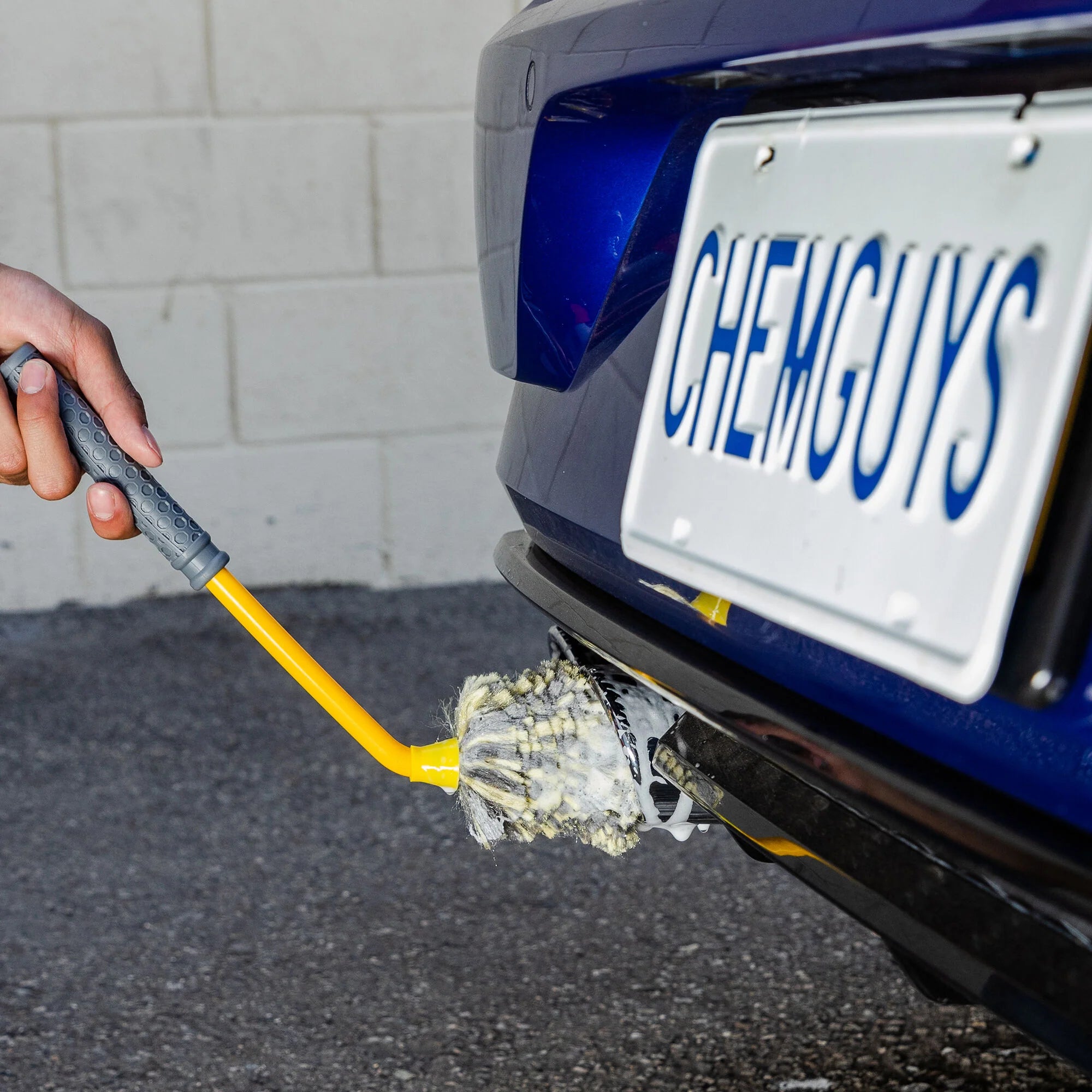 Chemical Guys Clean Rimpaca Reach Around Wheel Brush 2-Piece Set - Image 7